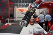 Automatica Messestand 2016 Speedy mit Greifer MABI Robotic